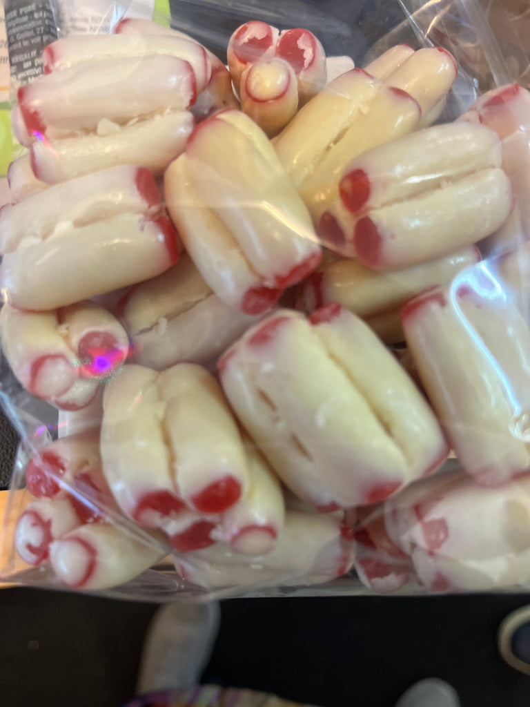 Bullets White chocolate coated raspberry licorice clusters